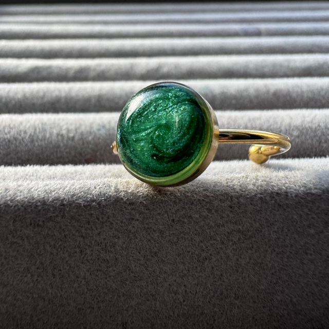 Green lava gold ring