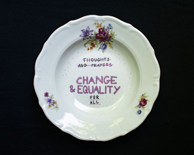 Buntowniczy talerz "Change and equality for all"