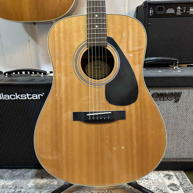 Yamaha F370 with Bag