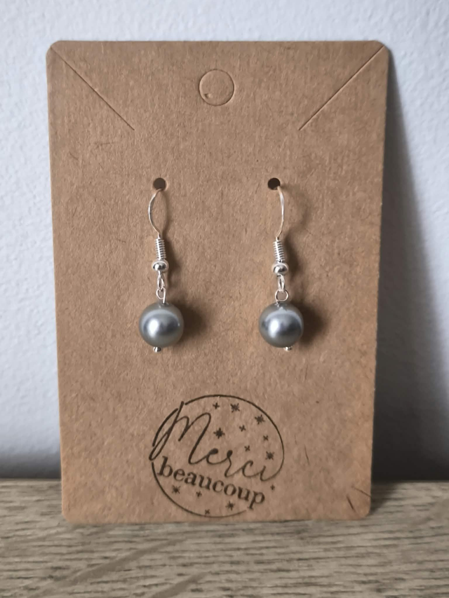 Boucles d’Oreilles Perle de Majorque Anthracite – Bijou Élégant en Acier Inoxydable