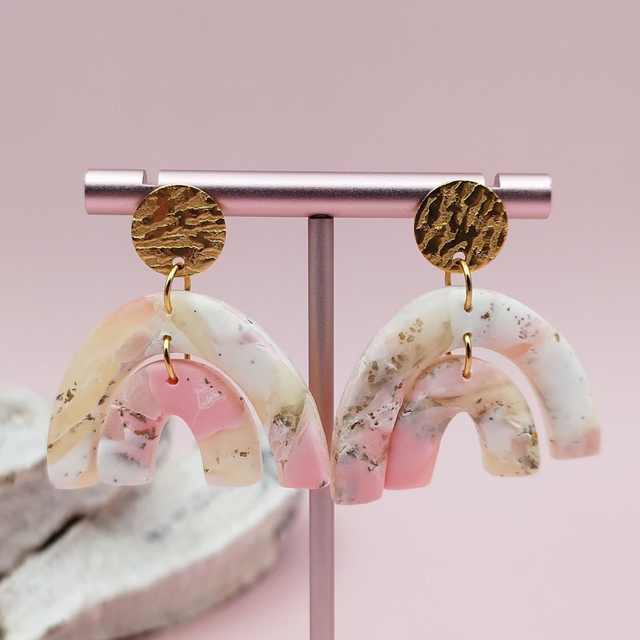 Boucles d&#039;oreilles &quot;Rainbow&quot; Effet Marbre, Blanc, Rose et Doré