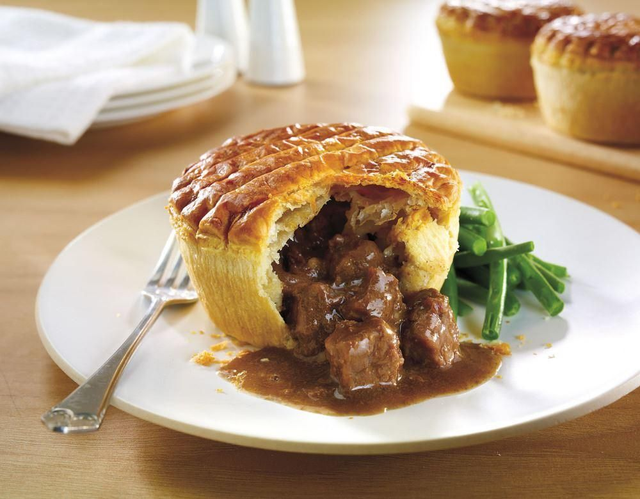 Jumbo Steak Pie - 300g Ready Cooked