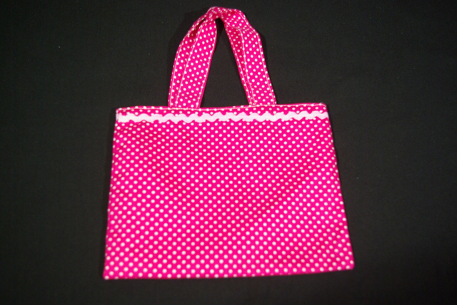922-Sac enfant rouge à pois blanc L20 x H16 cm