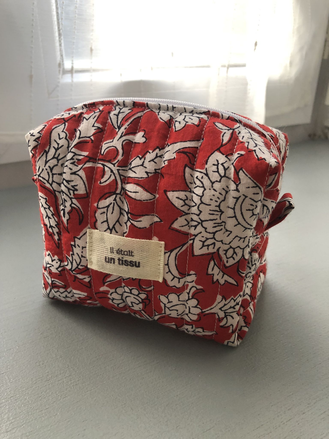 Petite trousse de maquillage matelassée