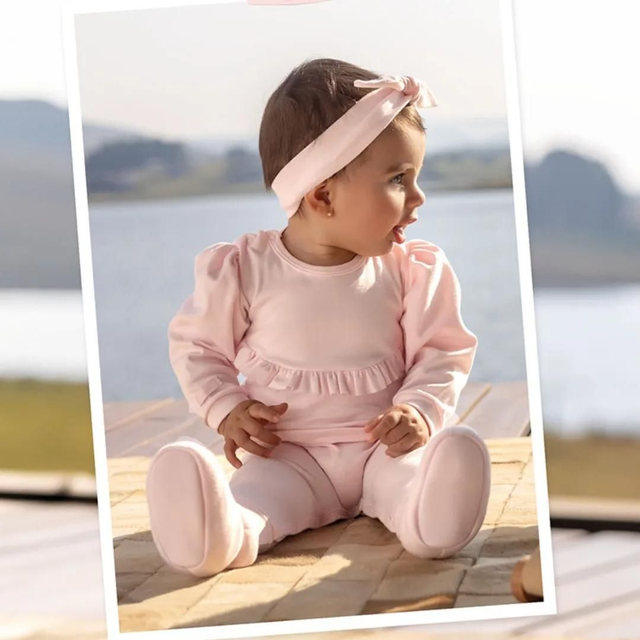 Macacão Suedine Prime com Babado