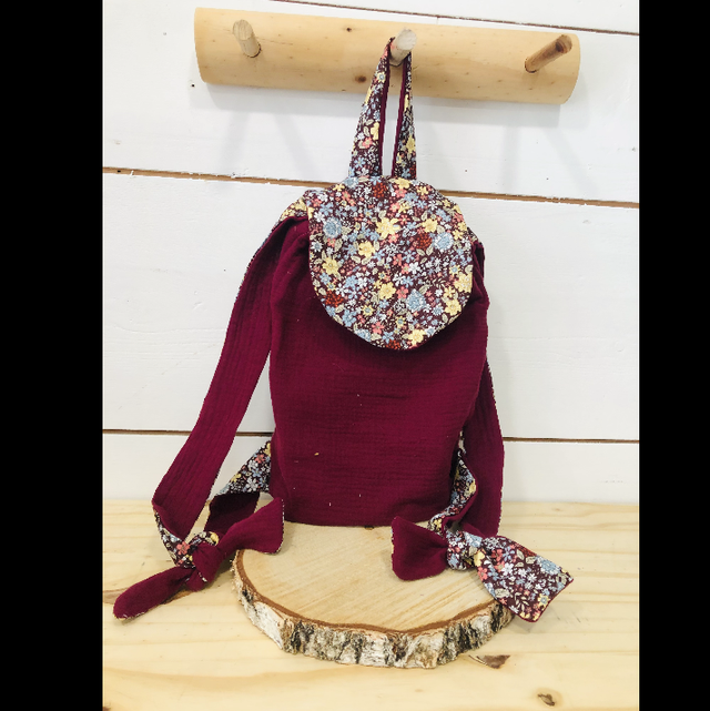 Sac à dos fleuri bordeaux 