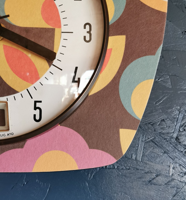 Horloge vintage pendule murale silencieuse trapèze "Fleurs graphique"