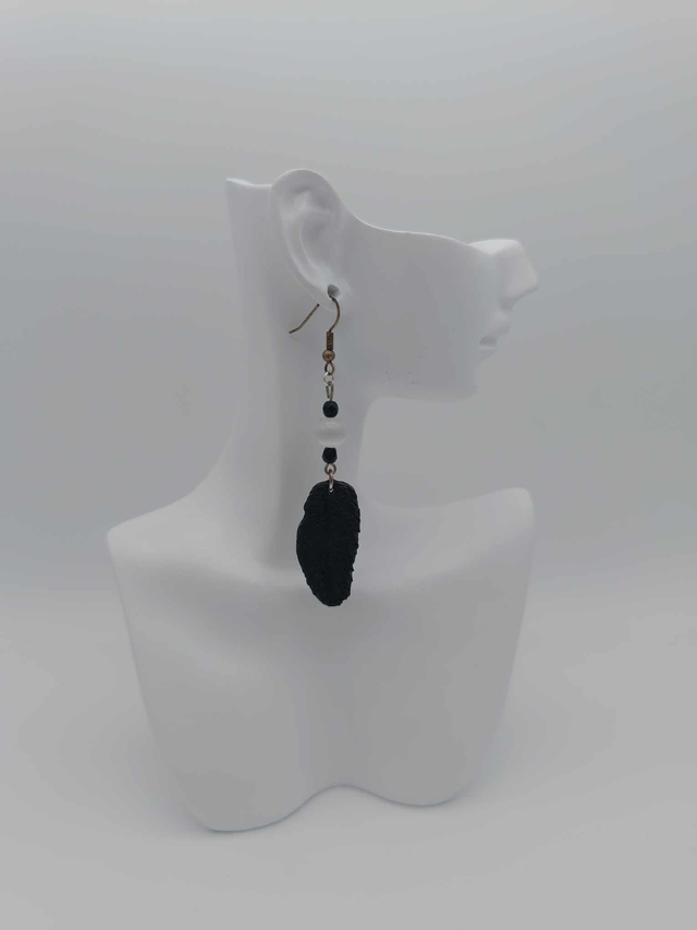 Boucles d&#039;oreilles en porcelaine froide Grandes plumes avec perles Swarovski