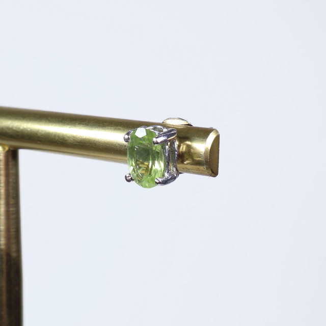 Pair of Vintage Sterling Silver 925 Small Dainty Delicate 5x4mm Oval Cut Green Peridot Gemstone August Birthstone Stud Earrings