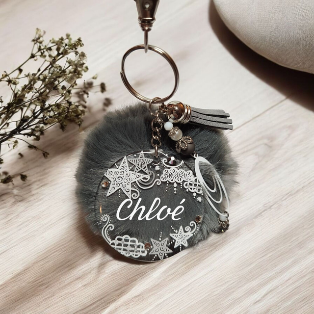 Bijou de sac prénom personnalisé dessiné à la main gris