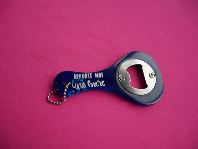 DECAPSULEUR apporte moi une bière