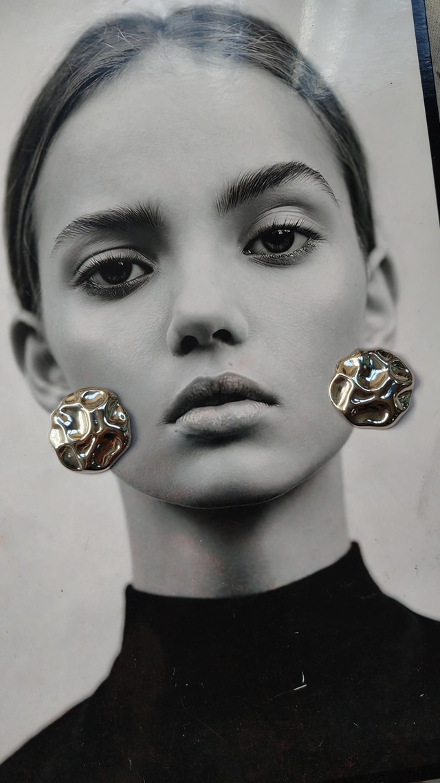 Orecchini a bottone martellati