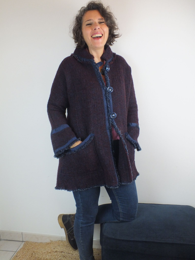 Veste bleue et rouge