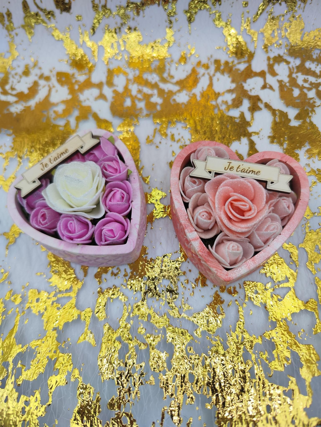 Coeur remplie de mini roses 
