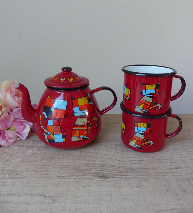 Théière rouge motif chats avec deux mugs en acier émaillé, décor cuisine adorable, parfaite pour le goûter des enfants - Théière rigolote