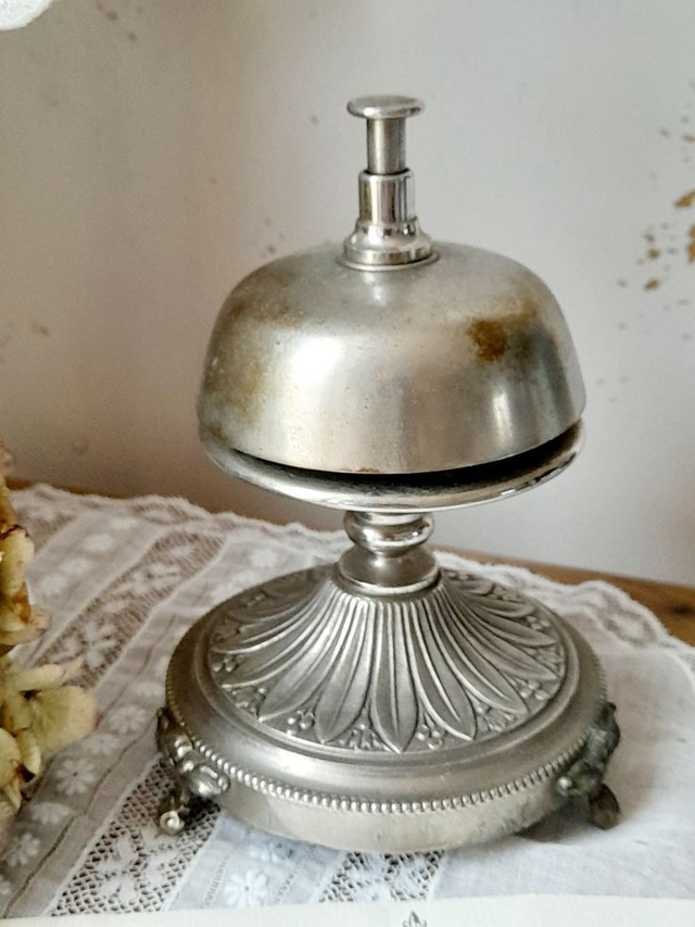 Sonnette de comptoir de réception ancienne