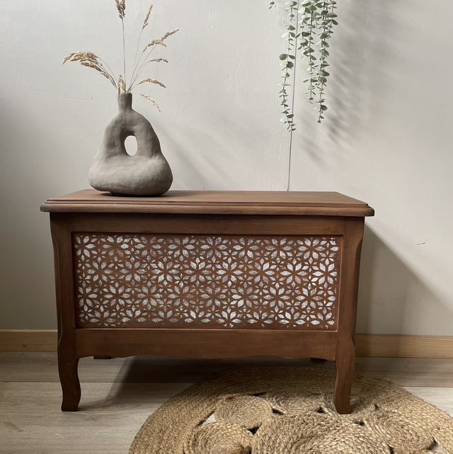 Coffre en bois fleuri 
