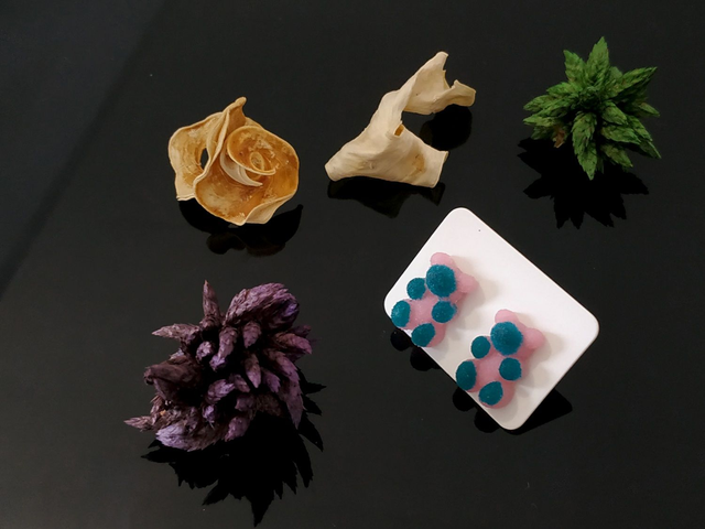 Boucles d'oreilles clous nounours bicolore rose / vert émeraude