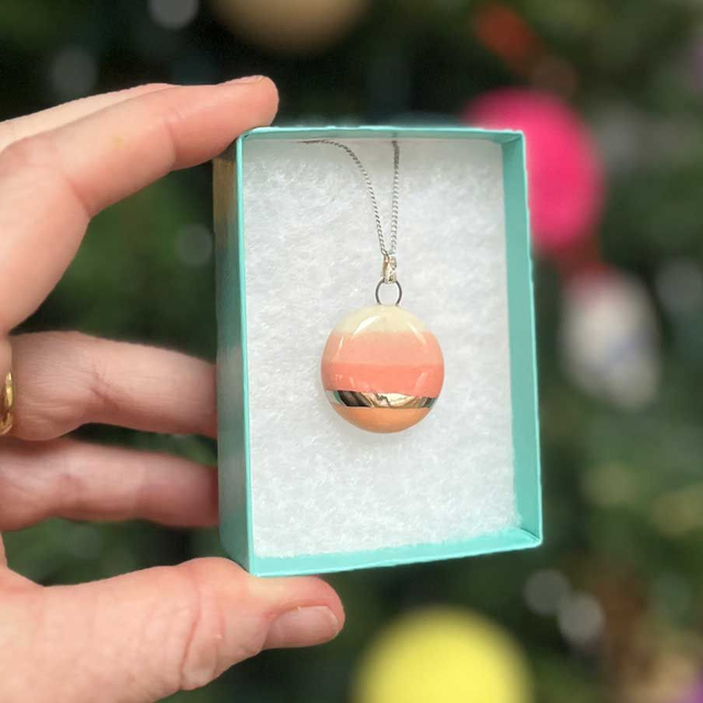 Colour gradient button necklace with precious metal detail