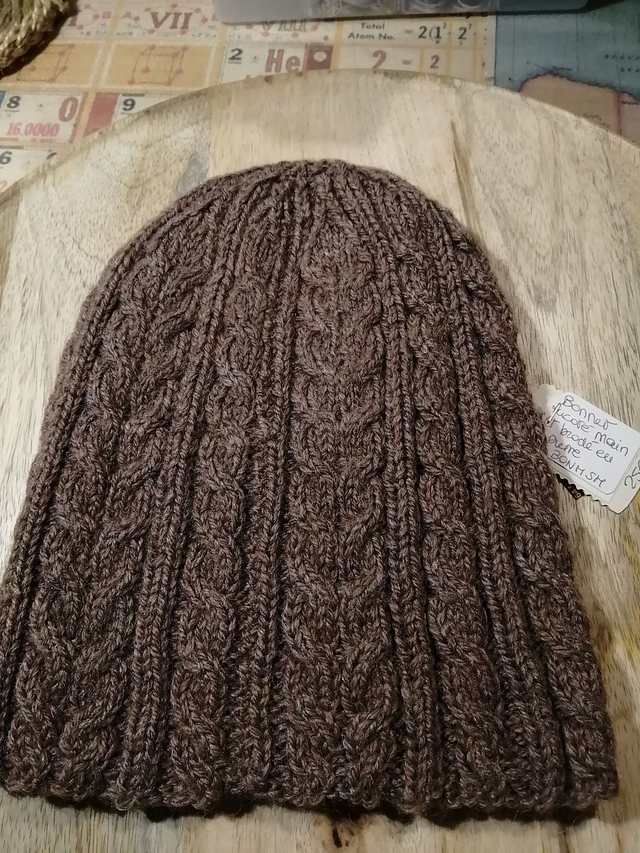 Bonnet brodé en perles