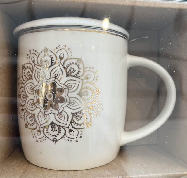 Tasse avec infuser mandala doré 