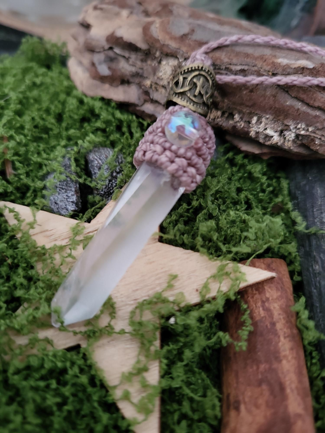 Cristal de Roche Lemurien : Naudhiz