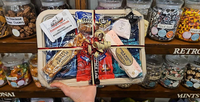 Traditional gift tray