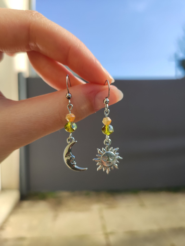 Boucles d'oreilles pendantes soleil et lune