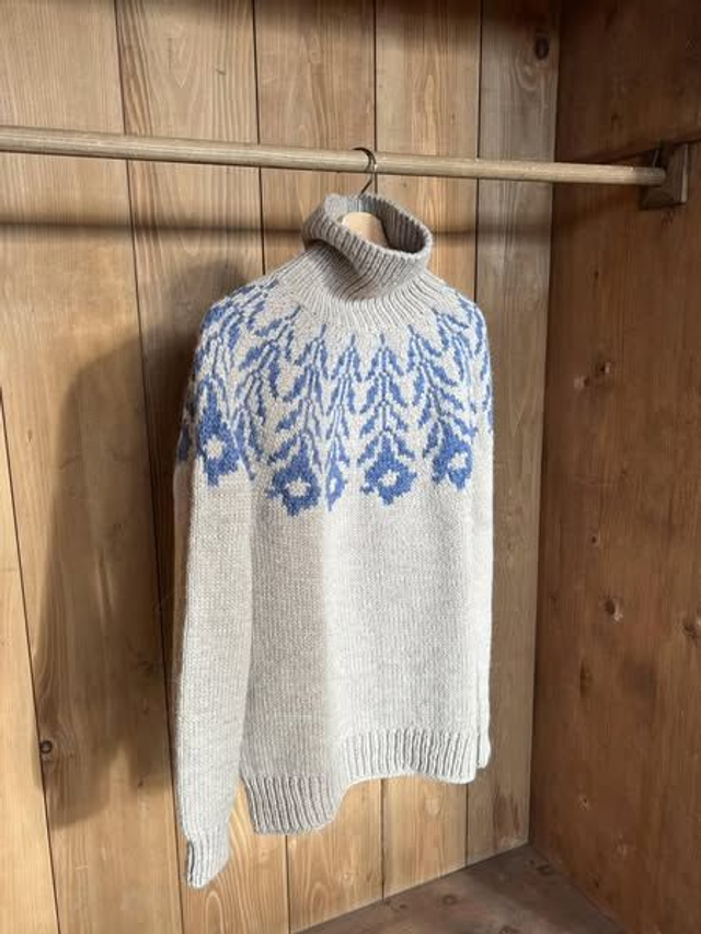 Sveter Gentiana M - READY TO SHIP