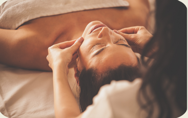 Sundaraya – Massage ayurvédique du visage, buste &amp; bras