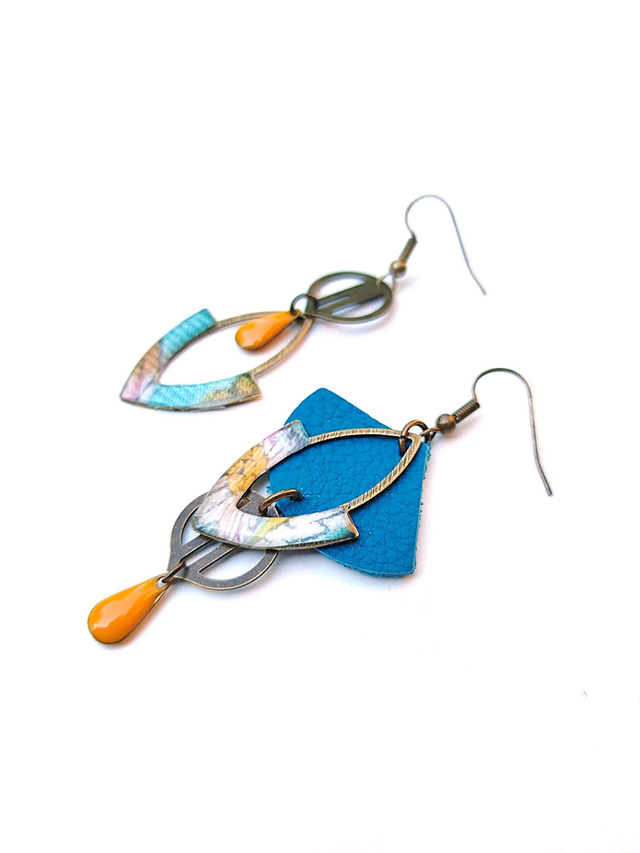 Boucles d&#039;oreilles Asymétriques Upcyclées en Chute de Cuir et Papier Recyclés - Tissus - Collection Médiévale 