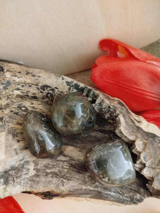 Labradorite  pierre roulé 