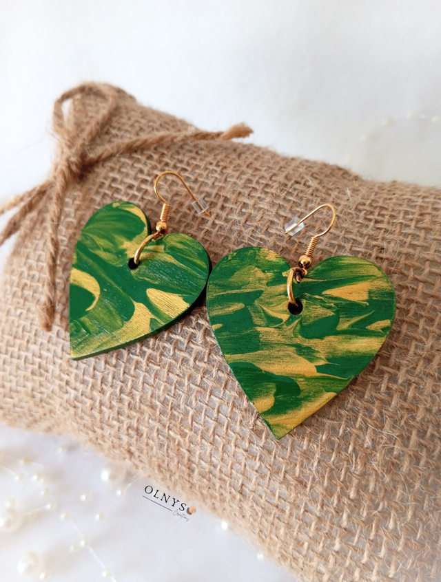 Boucles d&#039;oreilles Coeur en bois