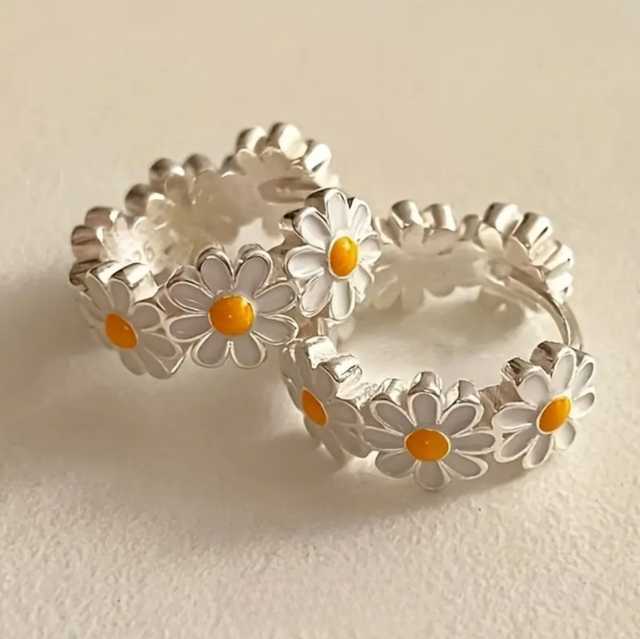 Daisy hoops