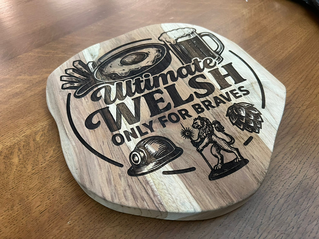 Sous-plat en bois pour poêlon de Welsh – Personnalisable