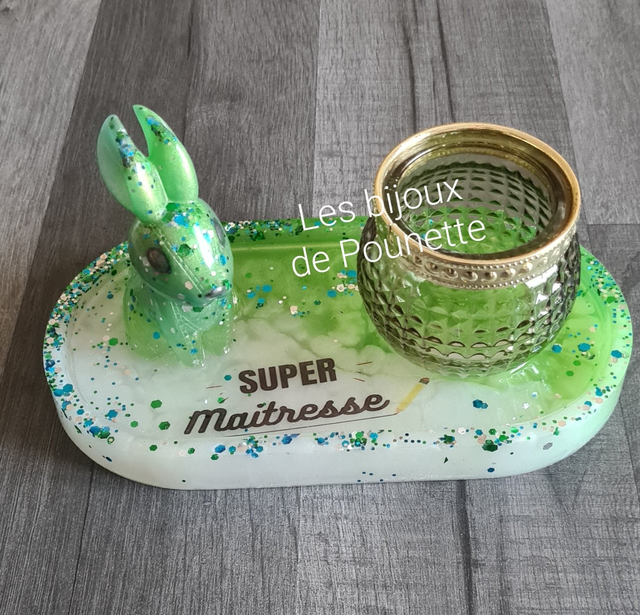 Petit plateau ovale avec pot