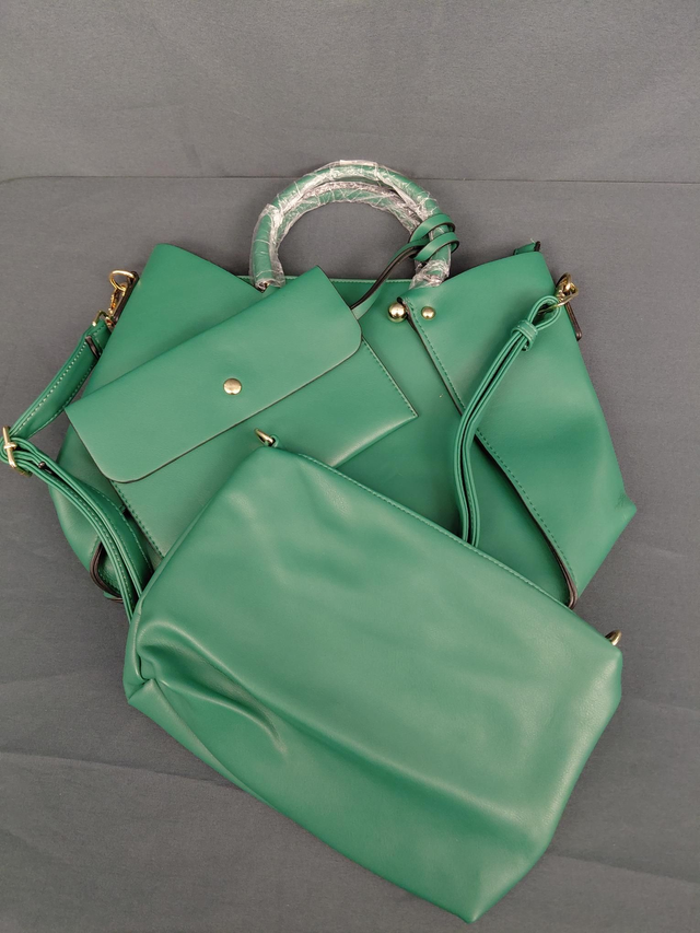 Magnifique sac couleur vert 