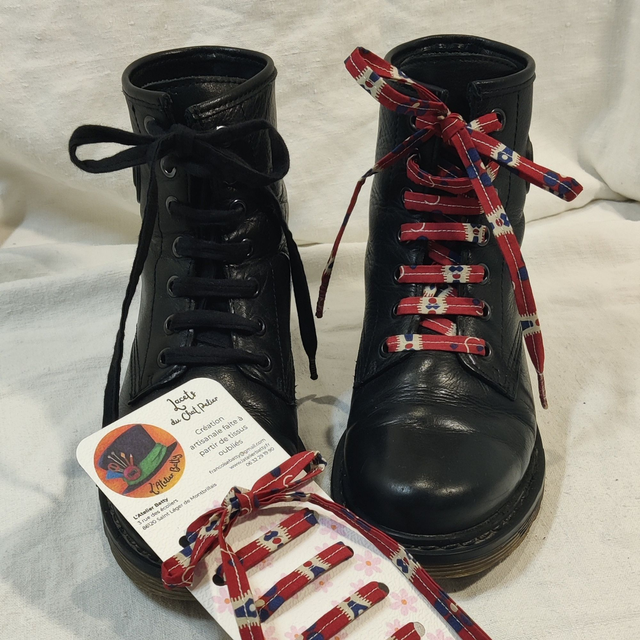 Lacets Rétros Rouge Bleu Ecru 130cm