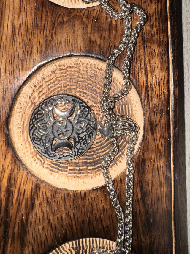 Collier en Acier Inoxydable avec Pendentif Arbre de Vie Triple Lune