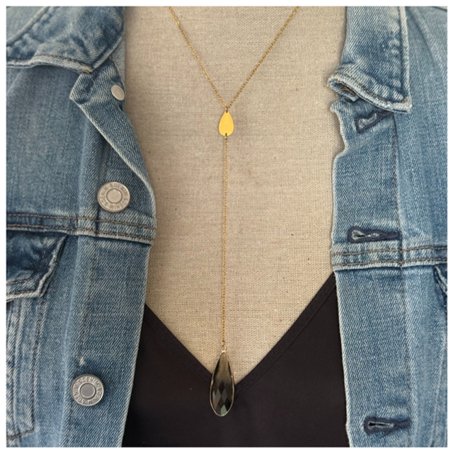 Collier forme chapelet , goutte strass