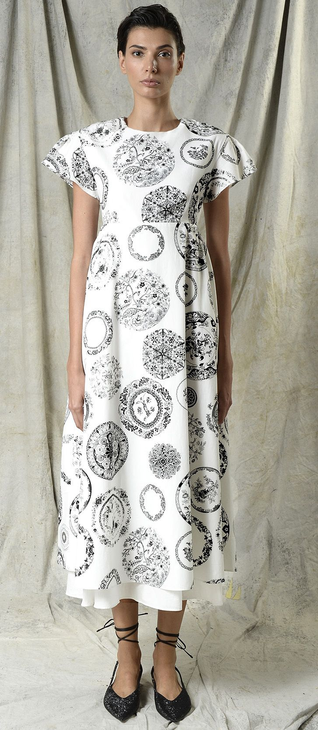 Abito con oblò laterali stampa piatti nera