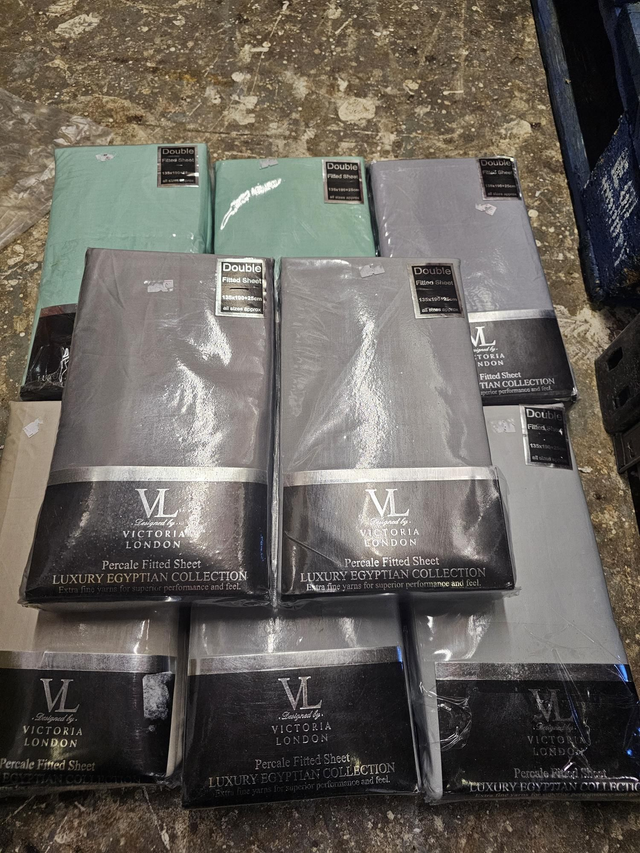 Double Fitted Bed Sheet (Random colour)