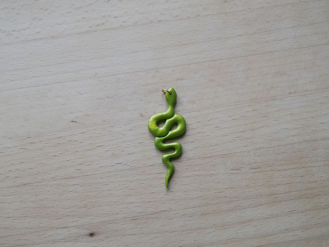 Charm serpent vert