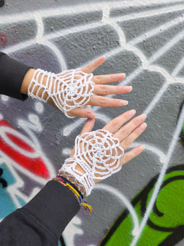 Mitaines phosphorescentes toile d'araignée 