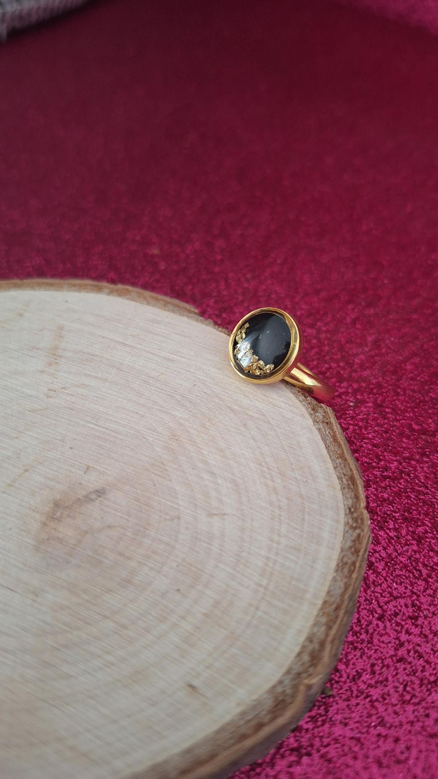 Bague ajustable dorée rond noir et feuille d&#039;or 