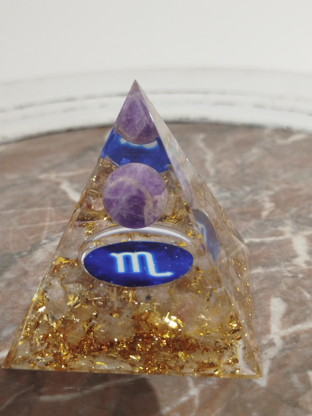 Pyramide Orgonite Scorpion