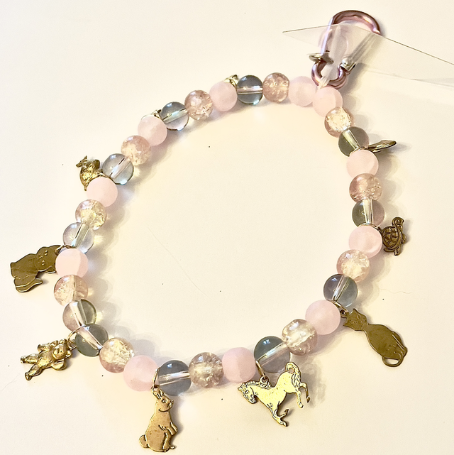 D21 - Dragonne perles verre ton rose et breloques 