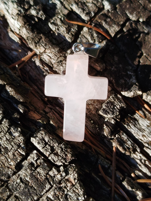 Pendentif croix Quartz rose 