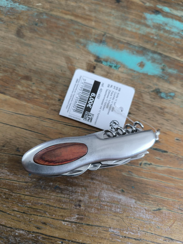 COUTEAU MULTIFONCTIONS 