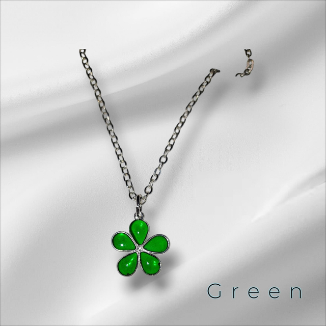 Flower necklace green